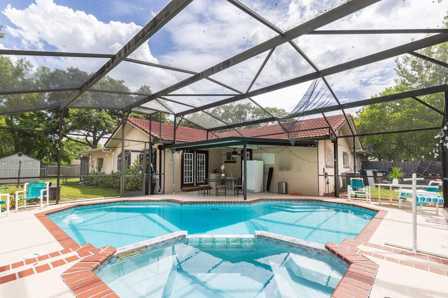 Sparkling pool and back patio - 8243 PAMLICO ST, ORLANDO