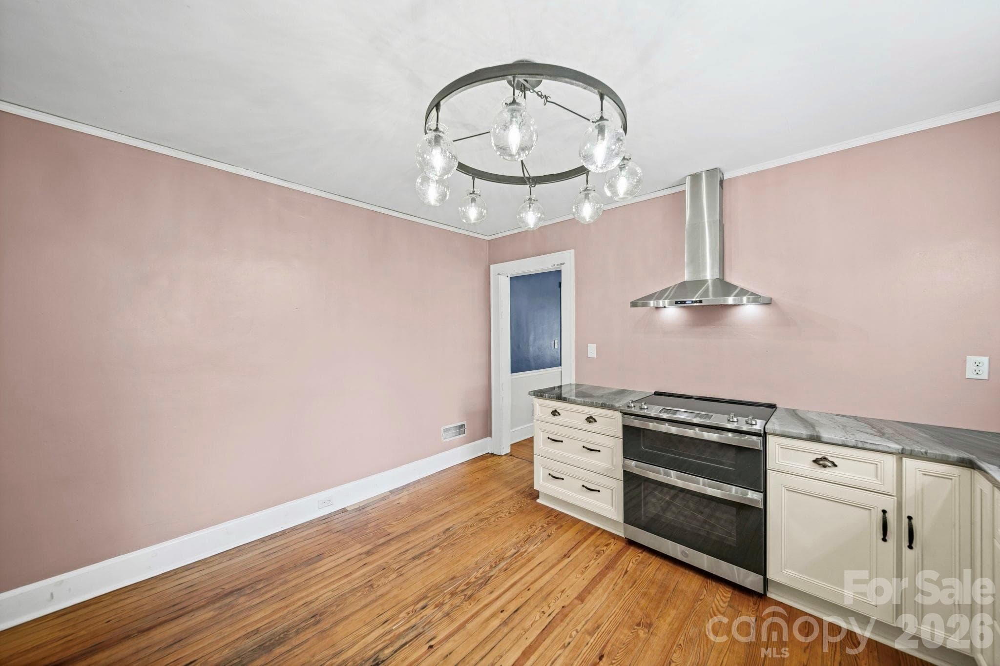 Single Family Residence at 1214 S York Street, Gastonia, photo 10 of 37