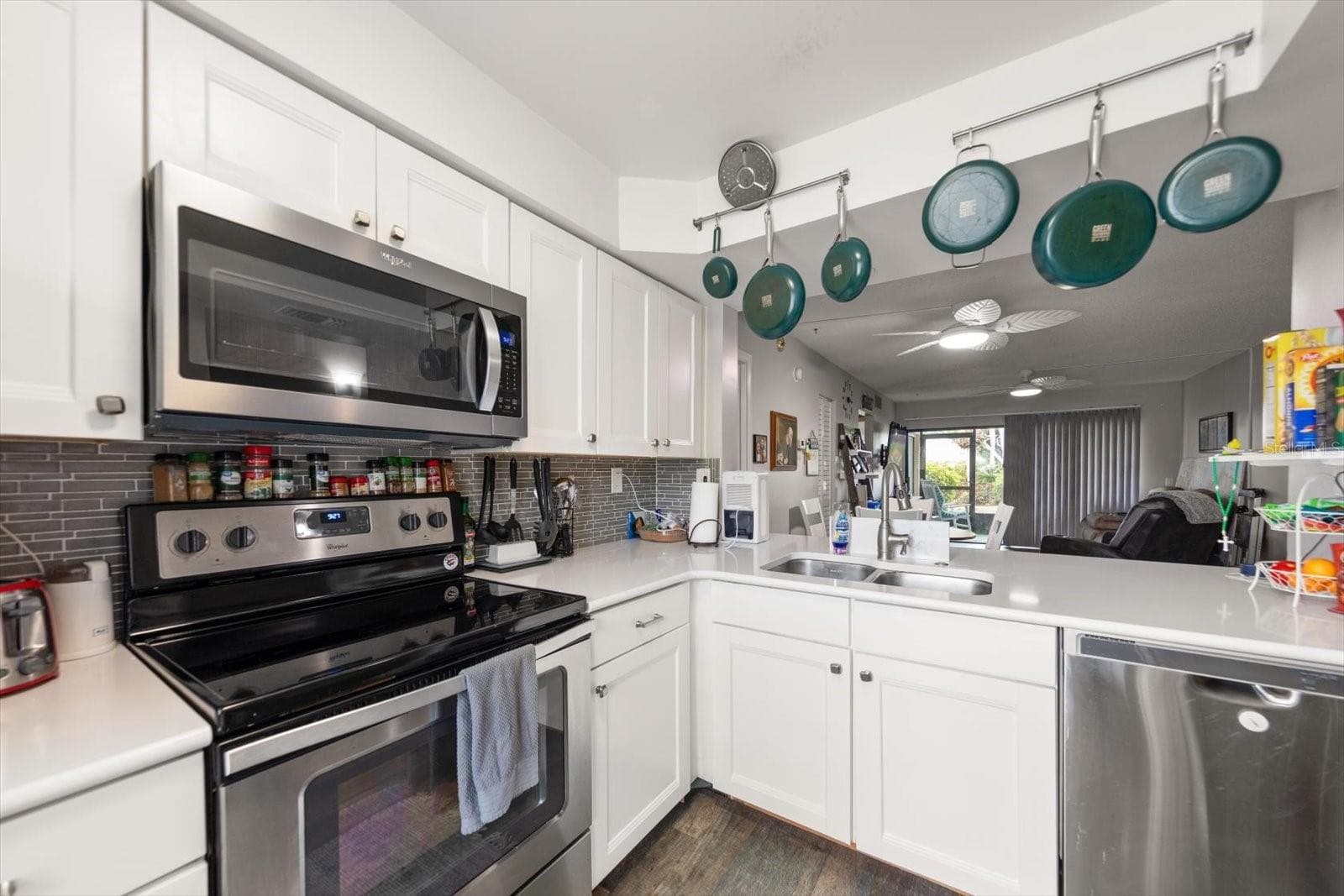 KITCHEN - 6219 PALMA DEL MAR BLVD S #102, ST PETERSBURG