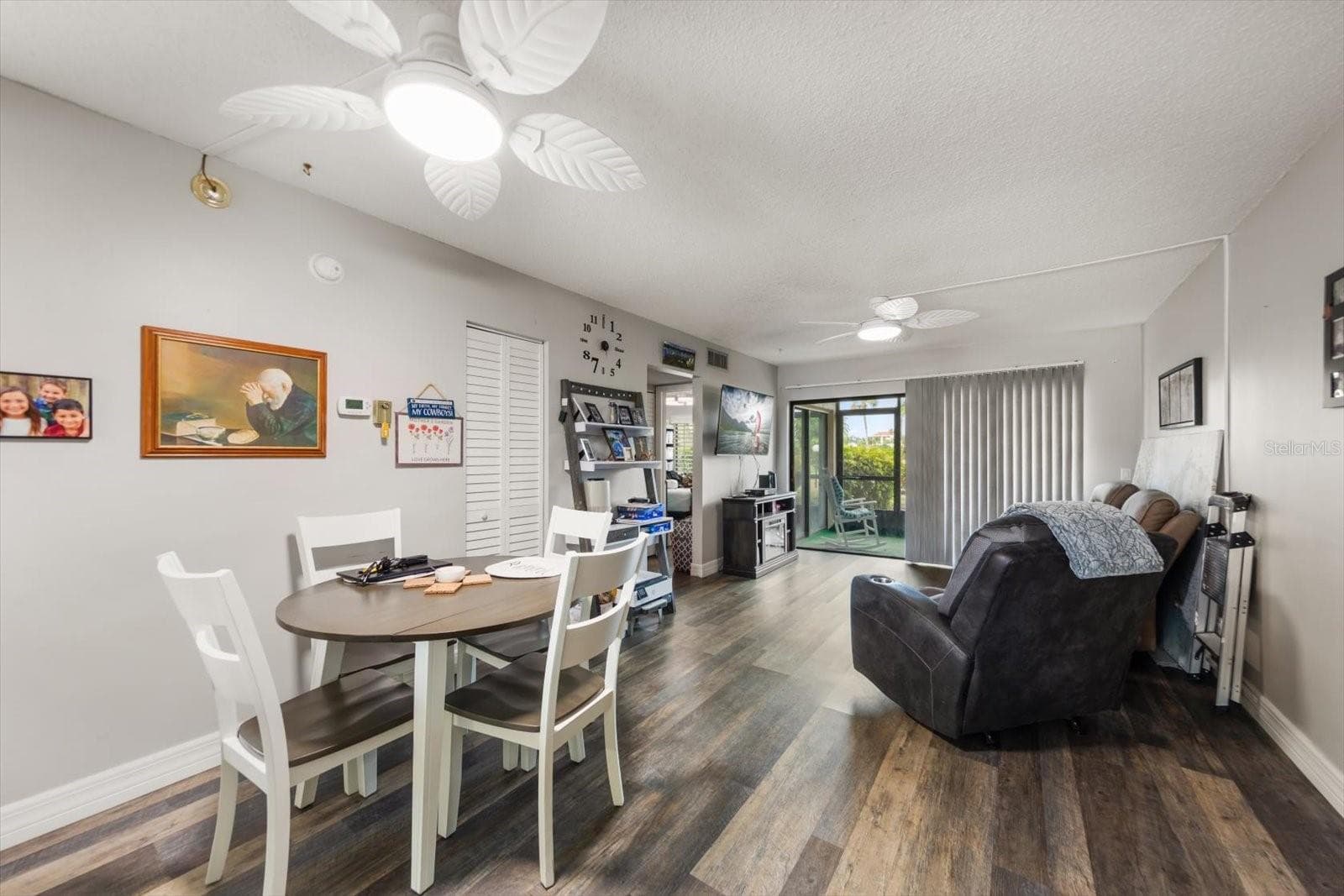 DINING AREA / LIVING ROOM - 6219 PALMA DEL MAR BLVD S #102, ST PETERSBURG