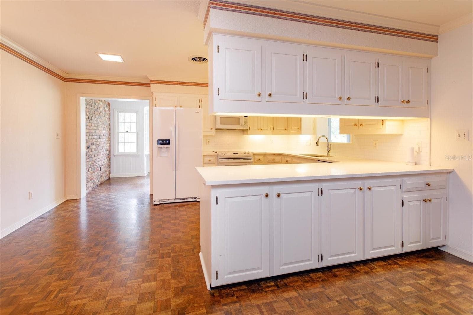 Kitchen is open to family room and breakfast room - 5019 GRAN LAC AVE, ORLANDO