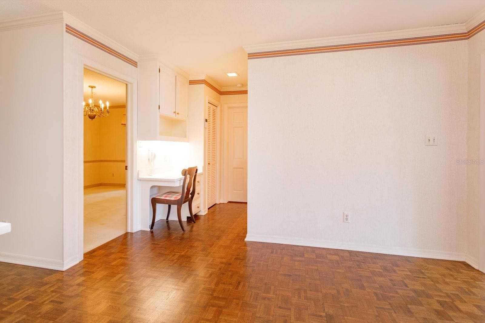 Kitchen has desk, pantry closet, access to Dining a 1/2 Bath and direct access to garage - 5019 GRAN LAC AVE, ORLANDO