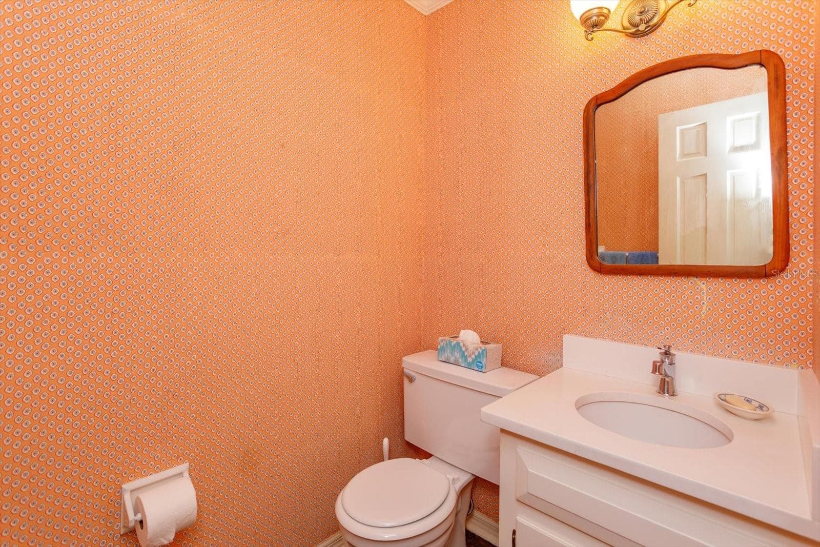 1/2 Bath off Kitchen - 5019 GRAN LAC AVE, ORLANDO