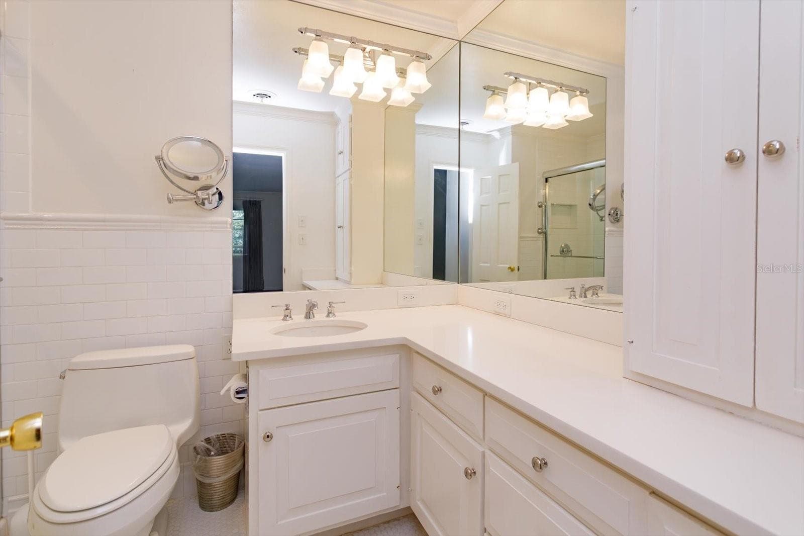 Primary Bath updated quartz counter, sink/faucet, W/C, custom cabinets - 5019 GRAN LAC AVE, ORLANDO