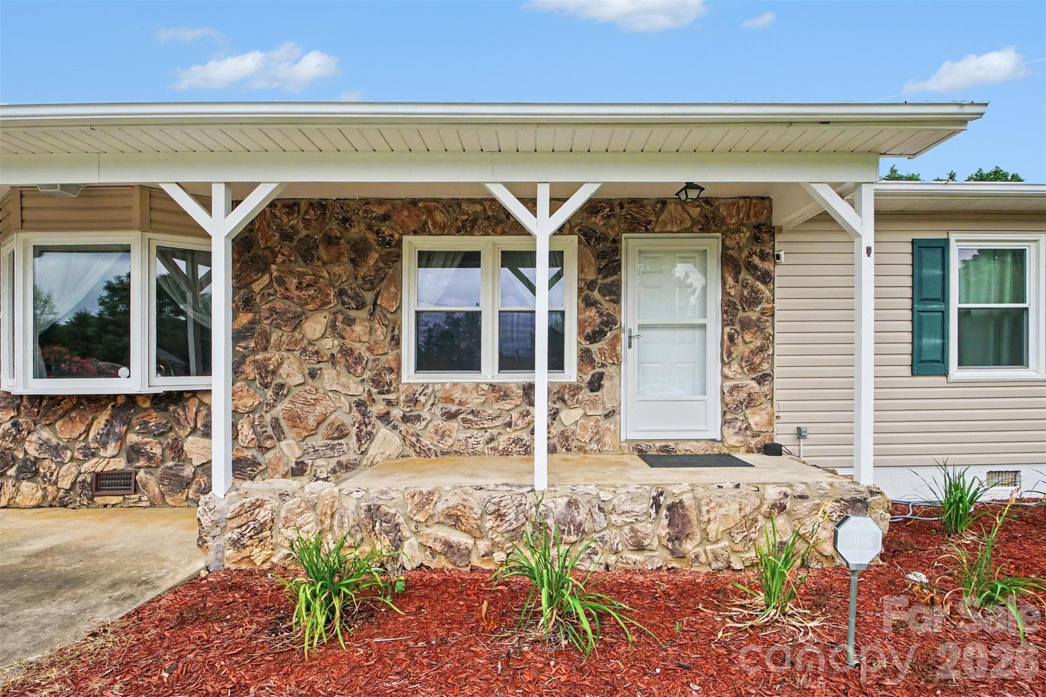 Southern Style Front Porch - 155 Park Villa Road, Salisbury