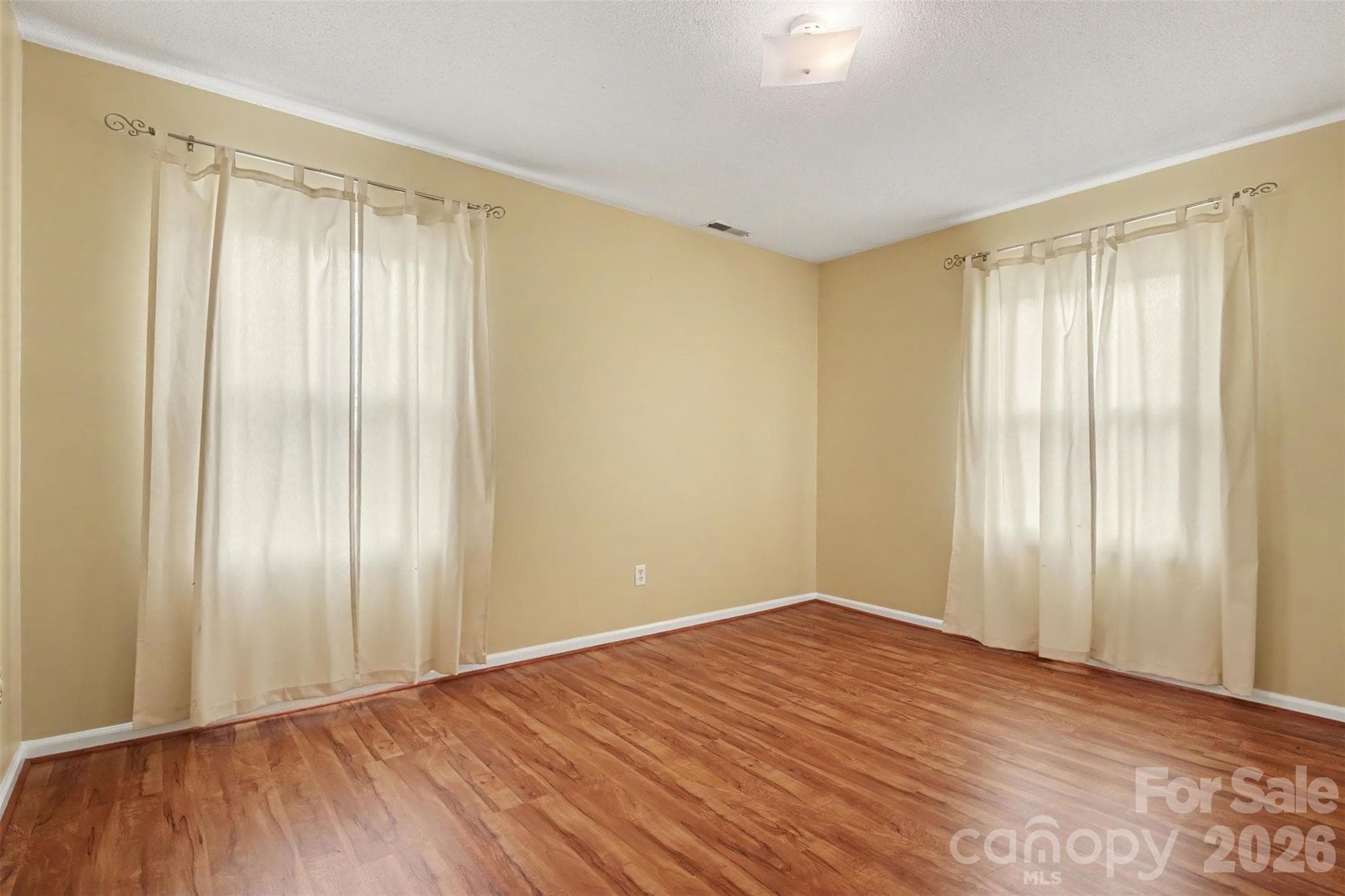 Main Bedroom with en suite bathroom - 155 Park Villa Road, Salisbury