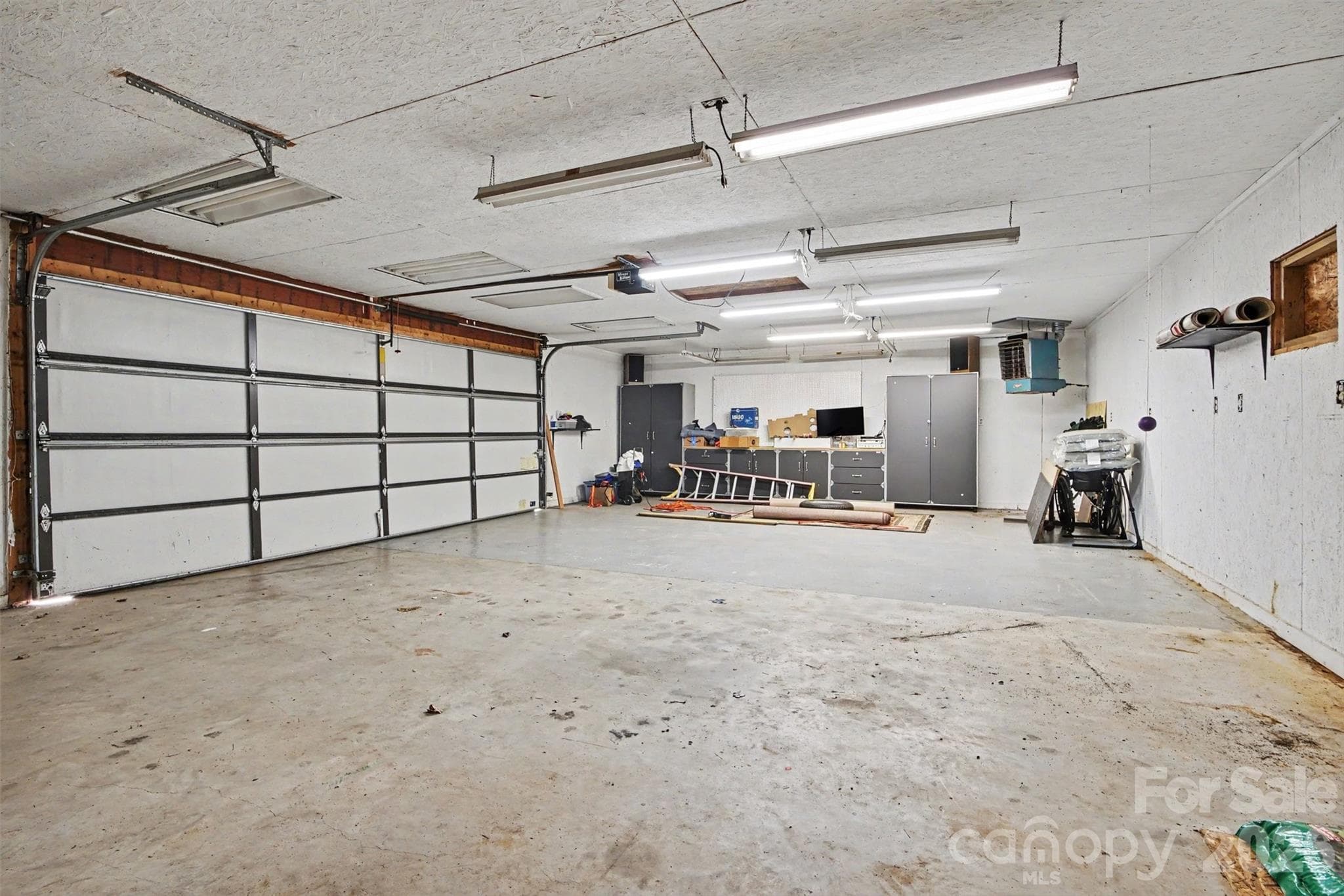 Heated workshop / garage - 155 Park Villa Road, Salisbury