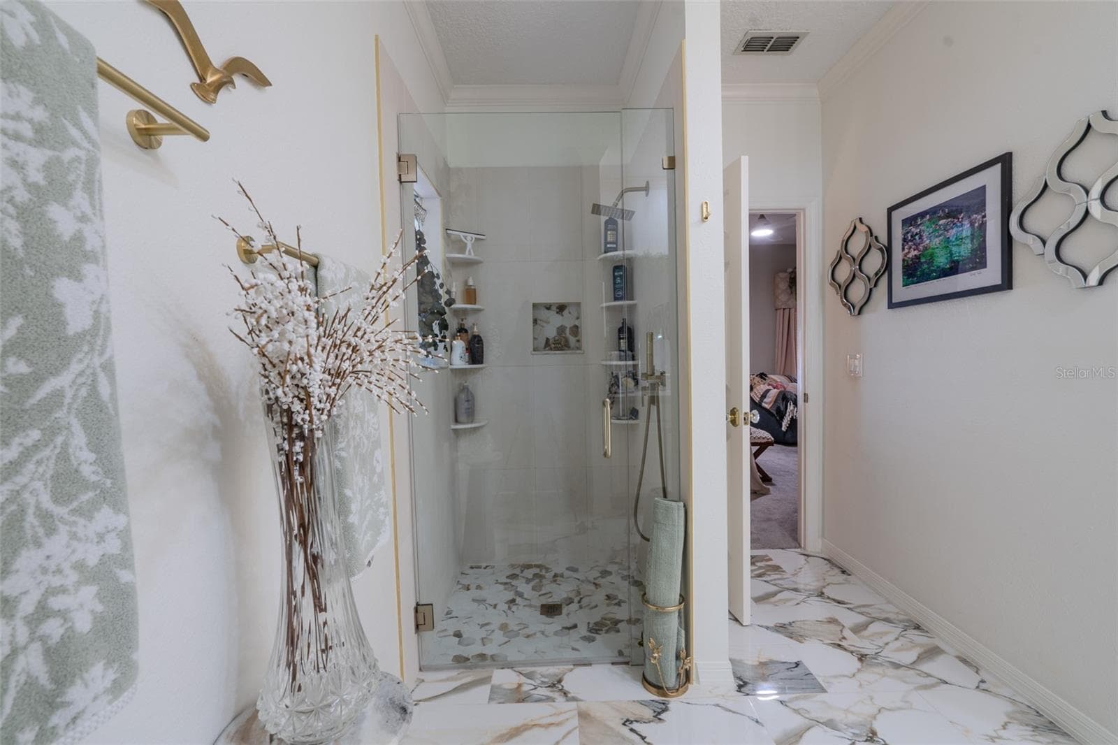 Primary bathroom walk-in shower - 8027 SAINT ANDREWS WAY, MOUNT DORA