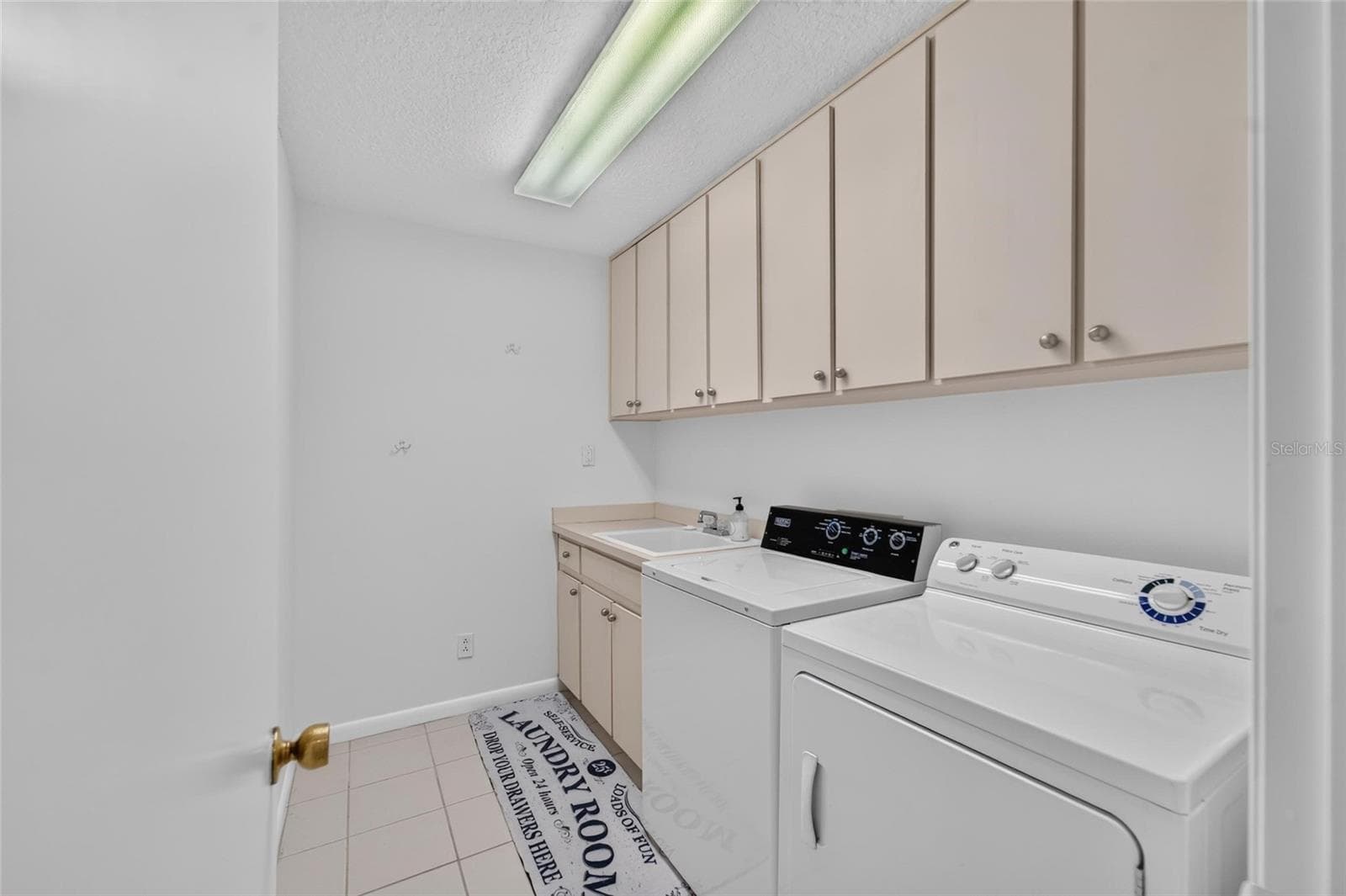 Single Family Residence at 14015 SHADY SHORES DR, TAMPA, photo 32 of 43