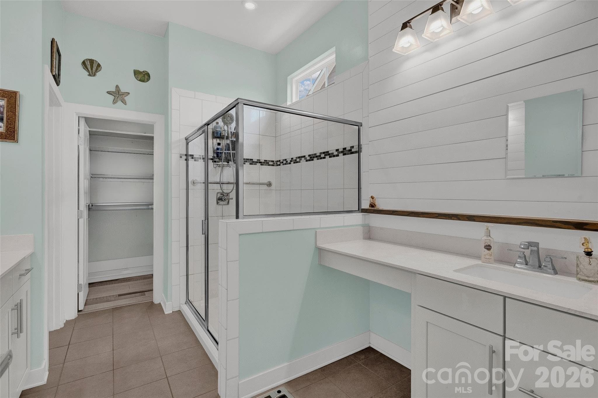 Single Family Residence at 11216 Vanguard Parkway, Huntersville, photo 20 of 32