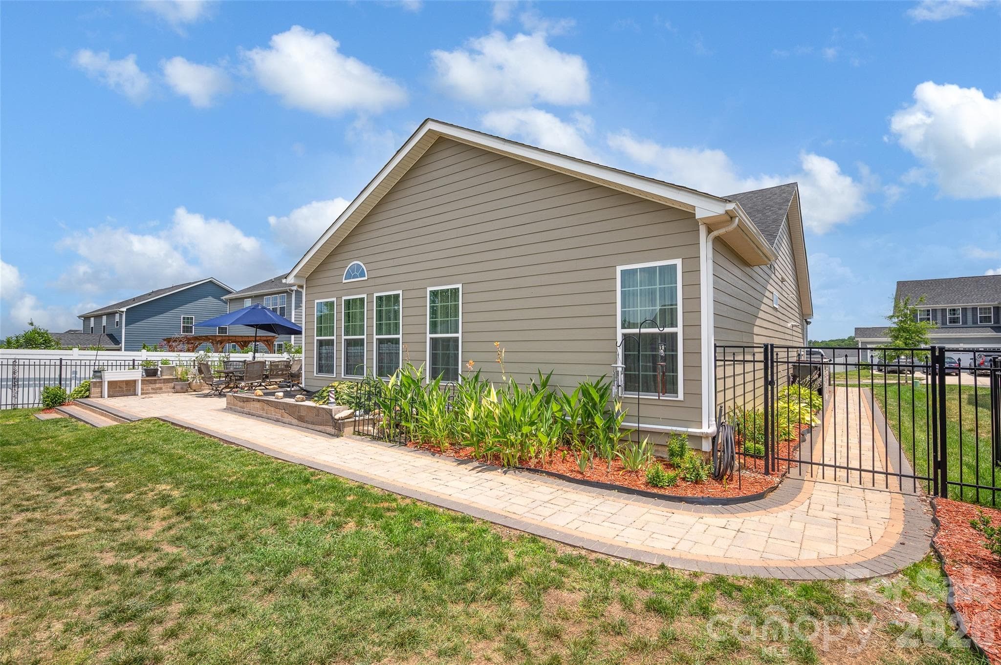 Single Family Residence at 11216 Vanguard Parkway, Huntersville, photo 24 of 32
