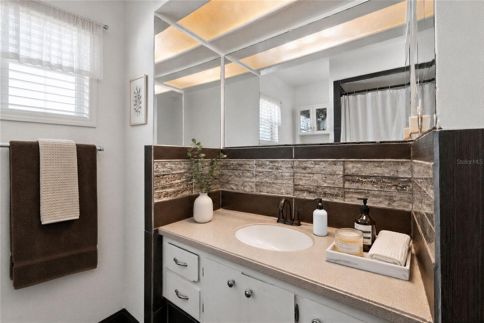 hall bath - 1231 NEWPORT AVE, LAKELAND