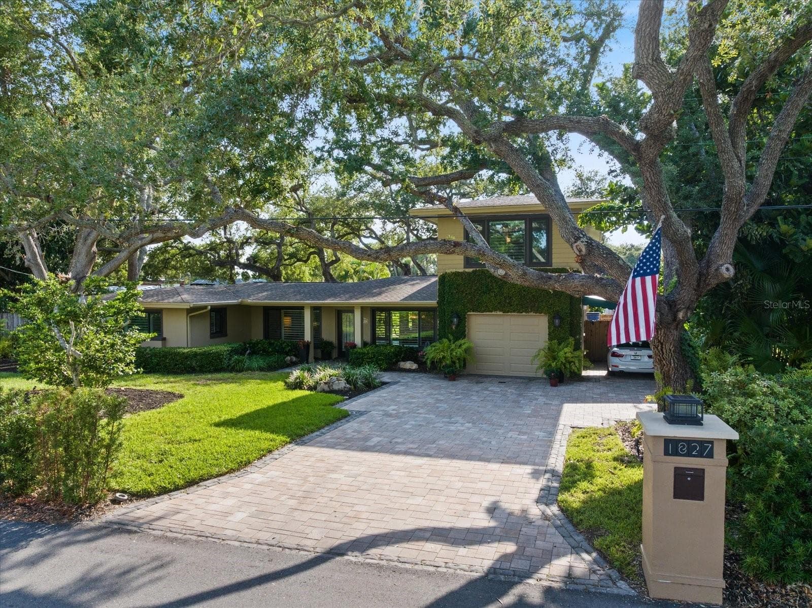 Single Family Residence at 1827 BAYWOOD DR, SARASOTA, photo 2 of 76