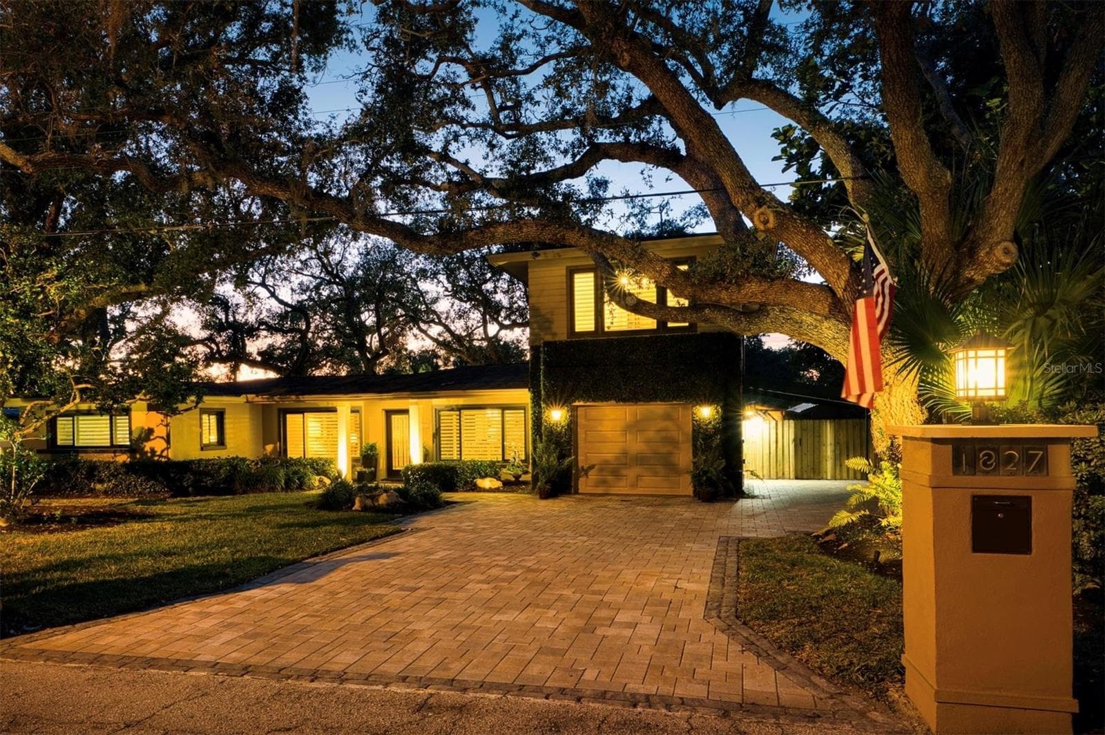 Front of Home - 1827 BAYWOOD DR, SARASOTA