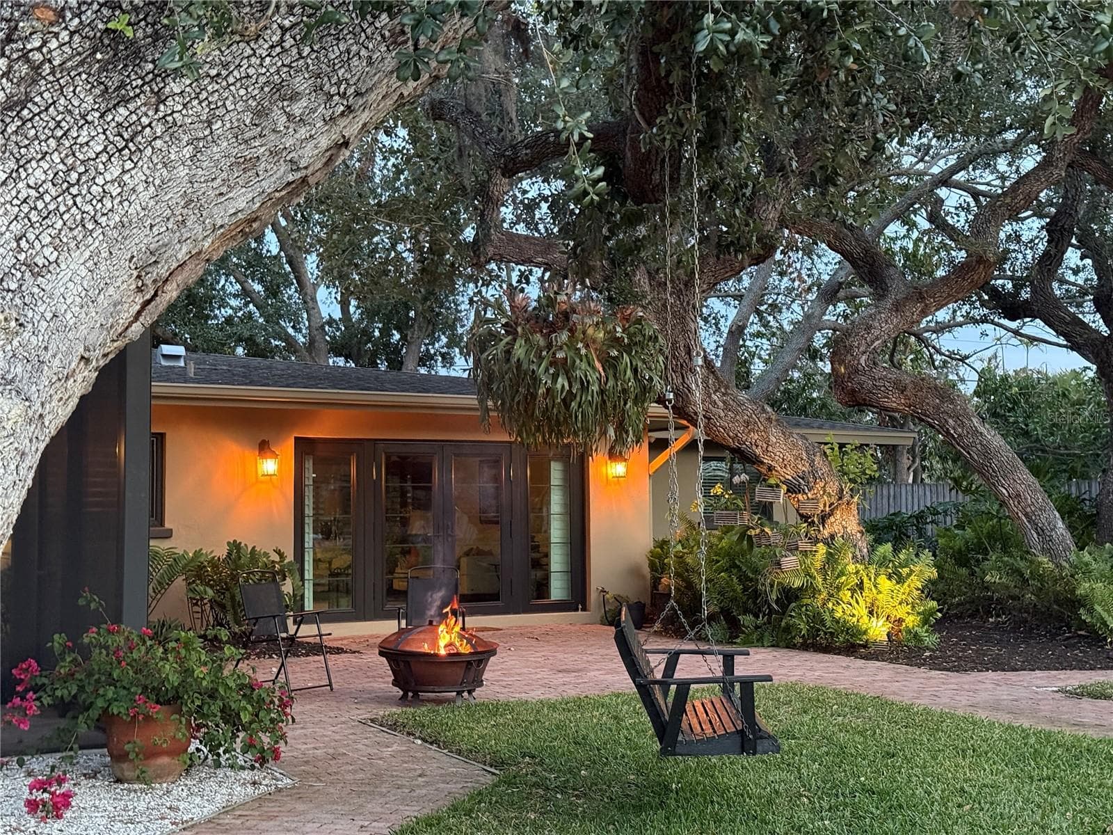 Evening Backyard - 1827 BAYWOOD DR, SARASOTA