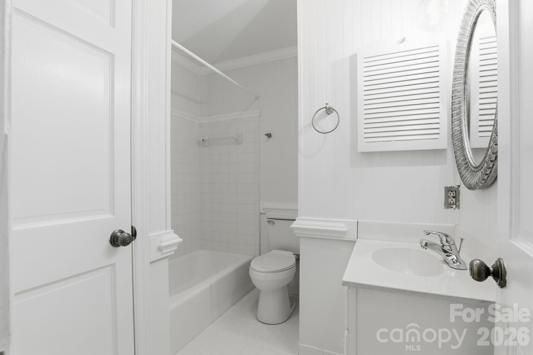 Second floor secondary bath - 2500 Round Table Road, Monroe