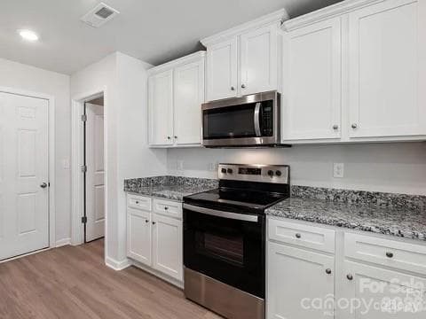 Single Family Residence at 1637 Nia Road, Charlotte, photo 7 of 15