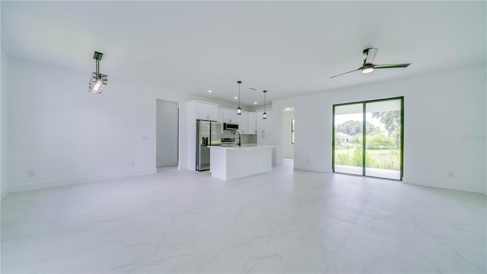 Light & Airy with upgraded light fixtures throughout! - 2713 8TH ST W, LEHIGH ACRES