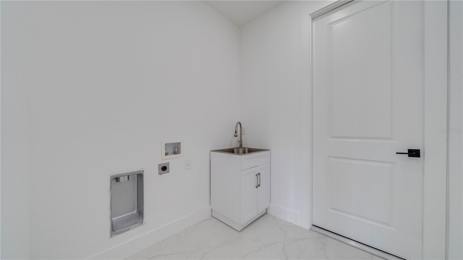 Includes utility sink! - 2713 8TH ST W, LEHIGH ACRES