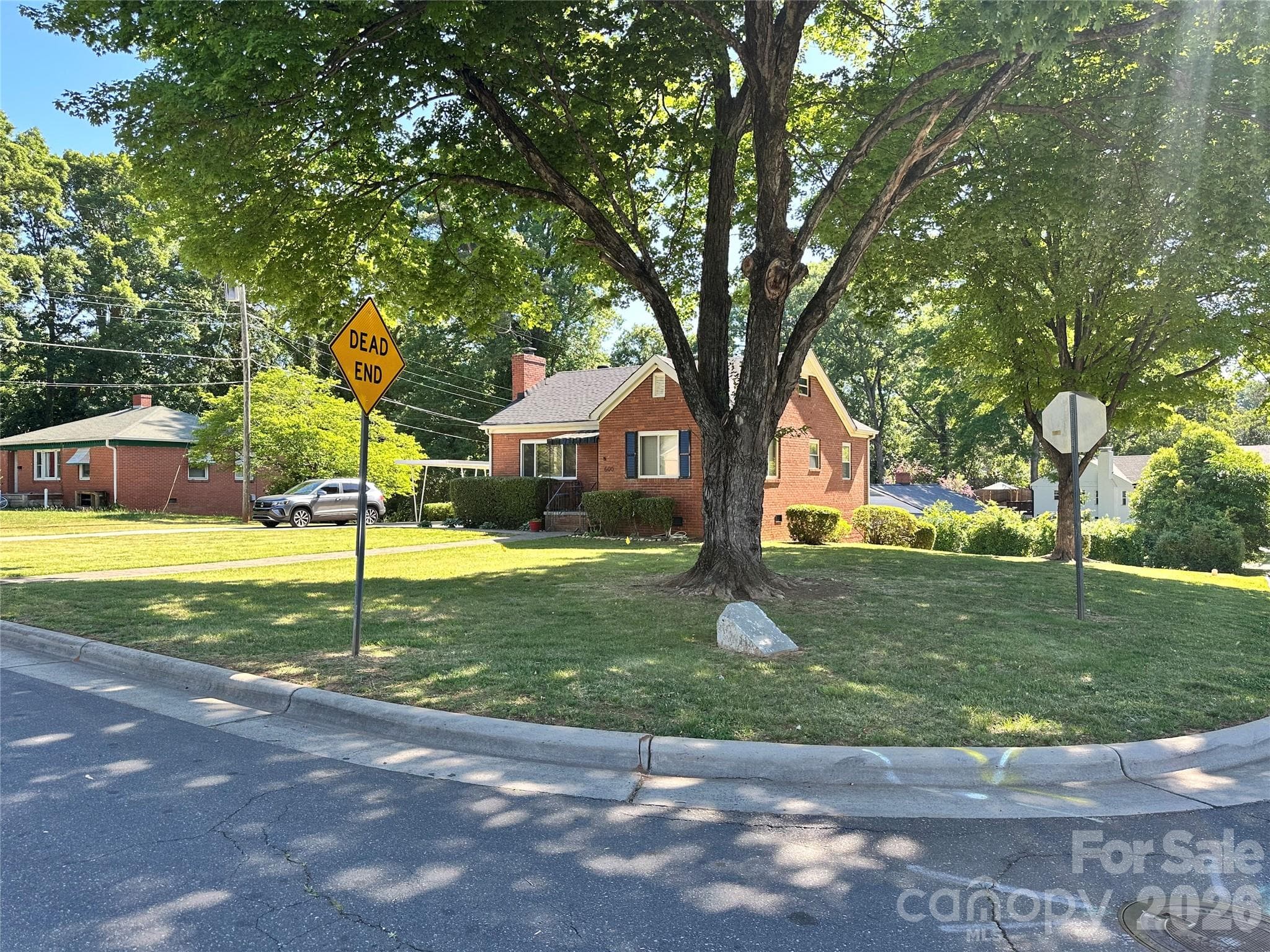 600 W Cama Street