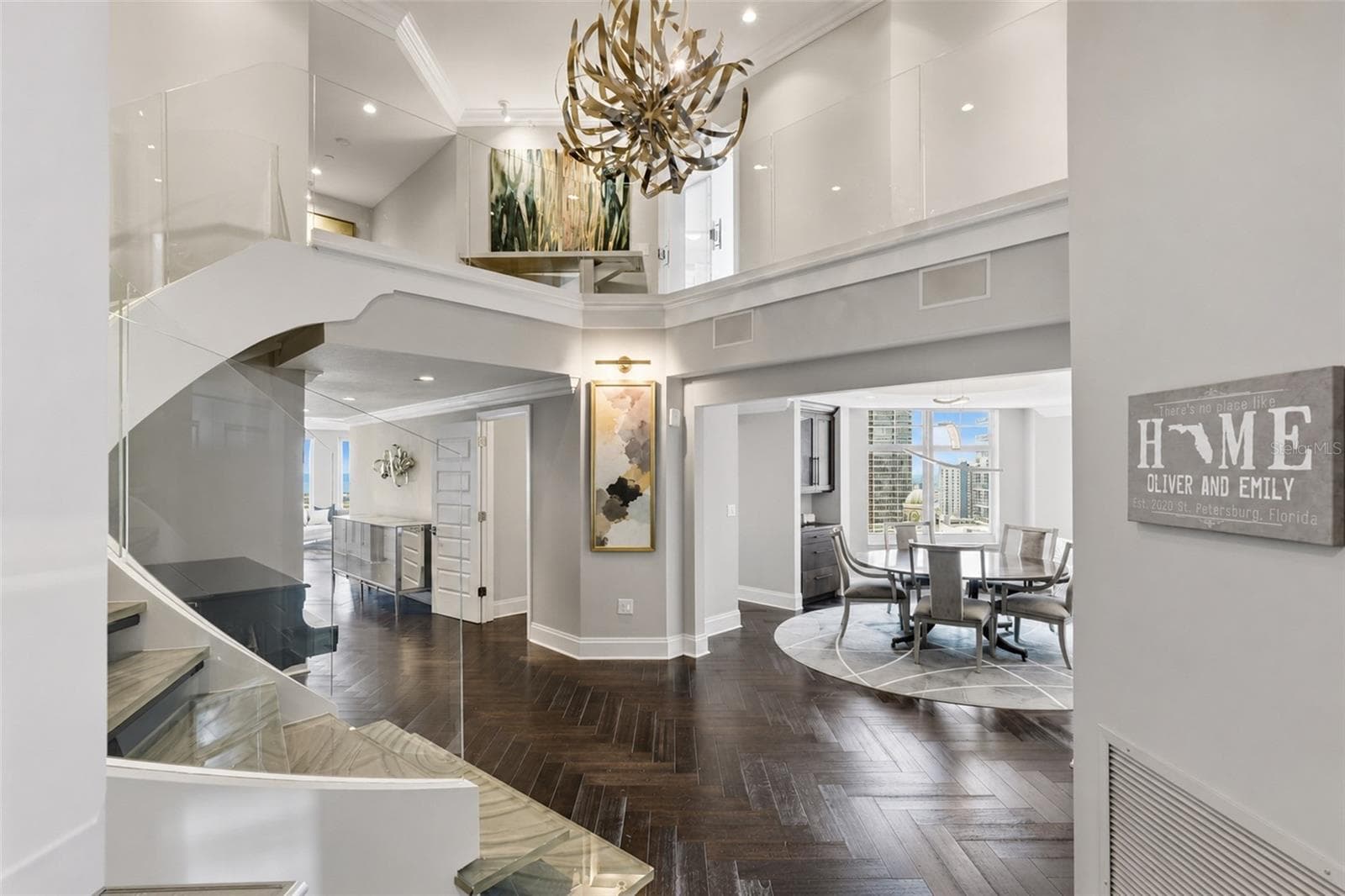 Greeted by a two-story great room, 1900 is a two story penthouse that has been completely renovated with gorgeous walnut herringbone floors. - 100 BEACH DR NE #1900, ST PETERSBURG