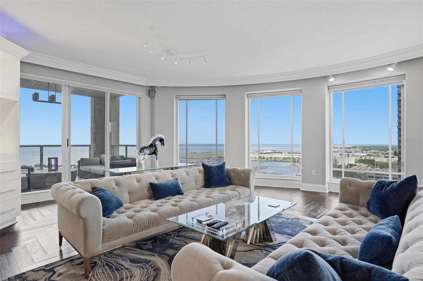 Floor-to-ceiling curved glass with panoramic bay views - 100 BEACH DR NE #1900, ST PETERSBURG