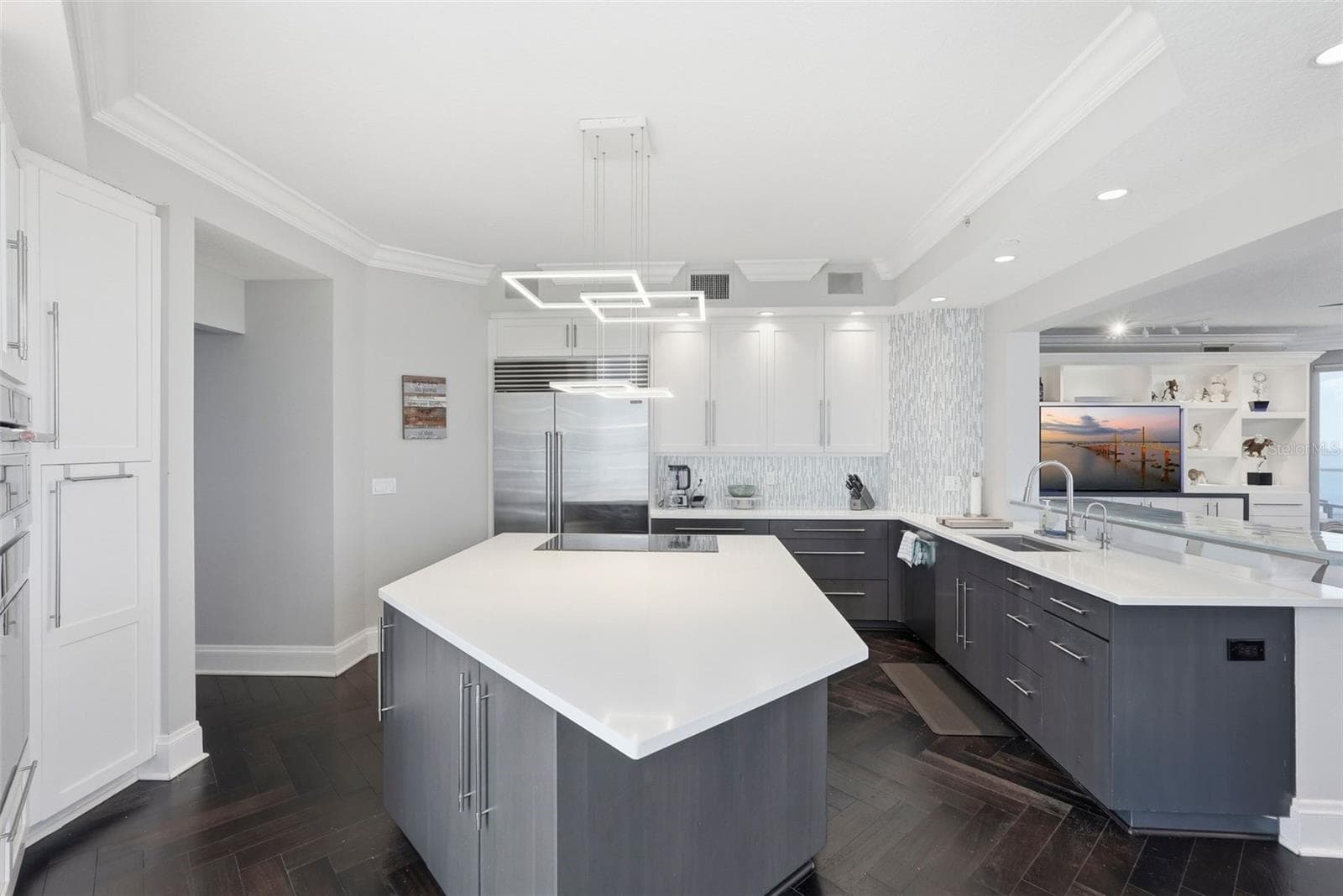 Spacious kitchen - 100 BEACH DR NE #1900, ST PETERSBURG