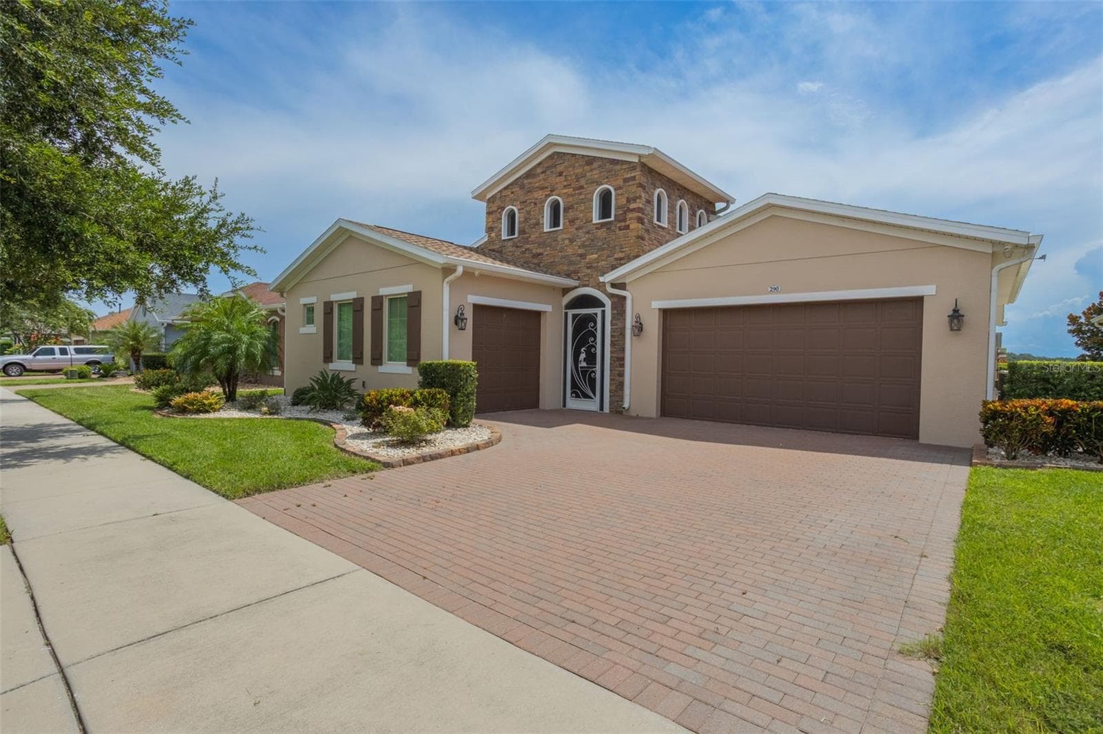 290 SILVER MAPLE RD