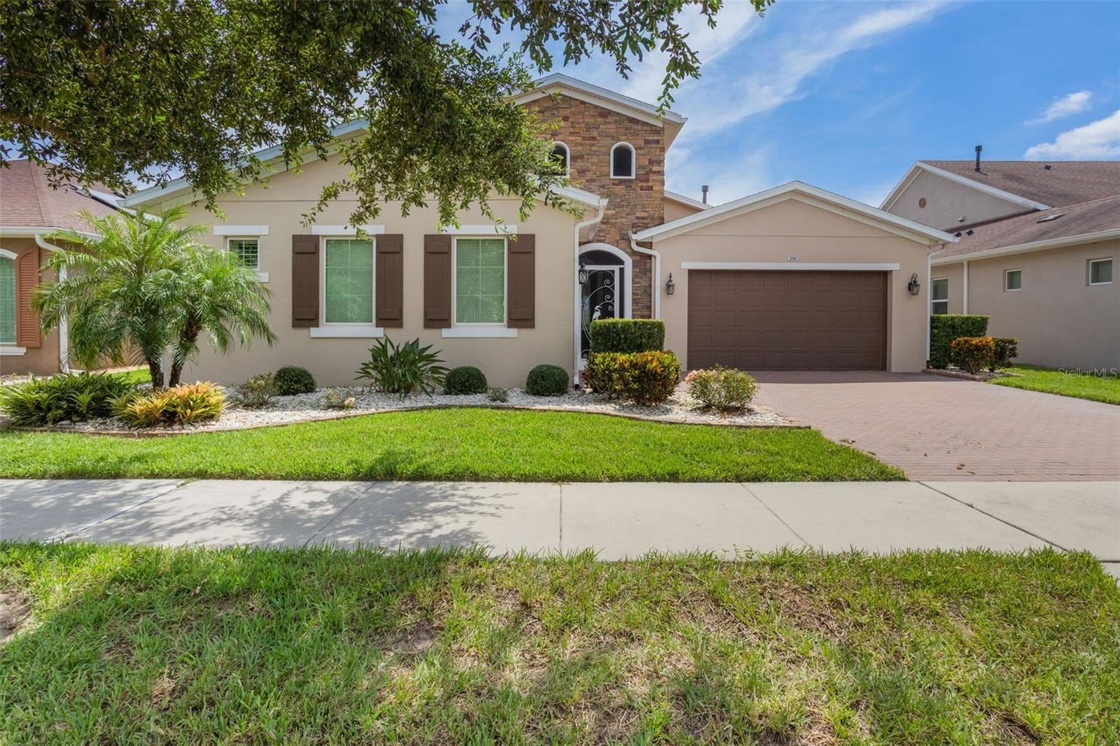 Single Family Residence at 290 SILVER MAPLE RD, GROVELAND, photo 2 of 59
