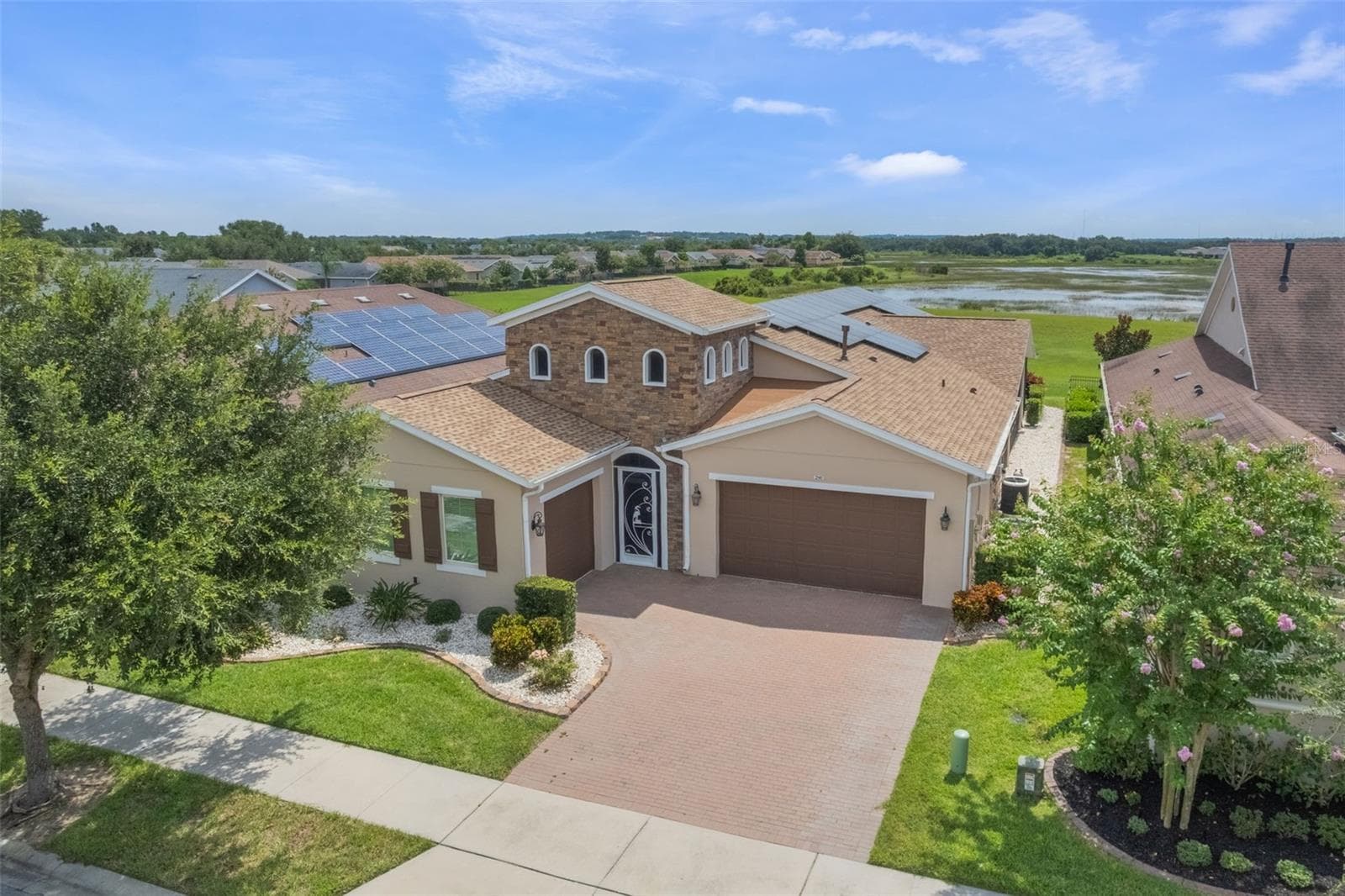 Single Family Residence at 290 SILVER MAPLE RD, GROVELAND, photo 3 of 59