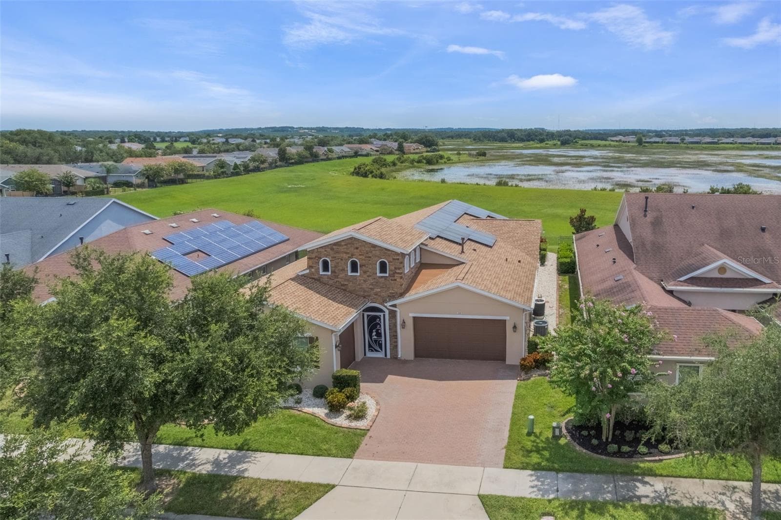 Single Family Residence at 290 SILVER MAPLE RD, GROVELAND, photo 4 of 59