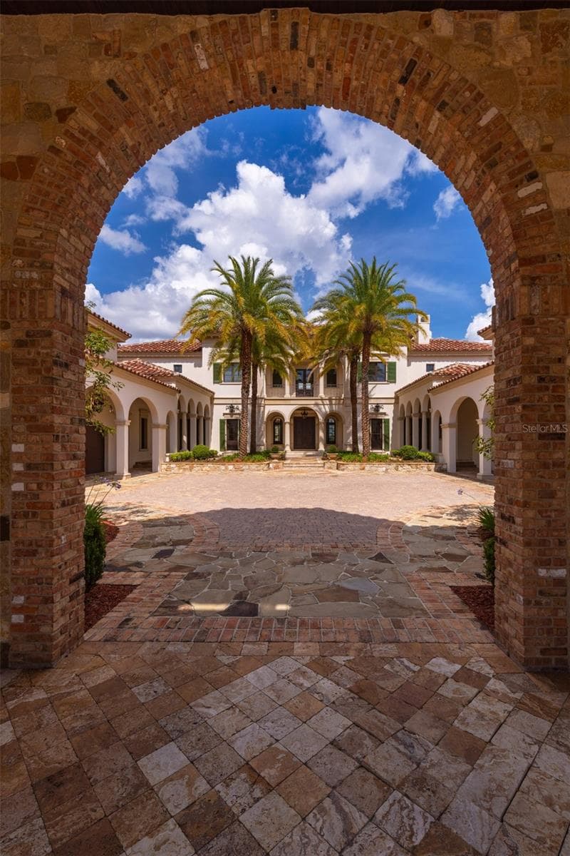 porte cache entrance with brick detail s - 6119 GROSVENOR SHORE DR, WINDERMERE