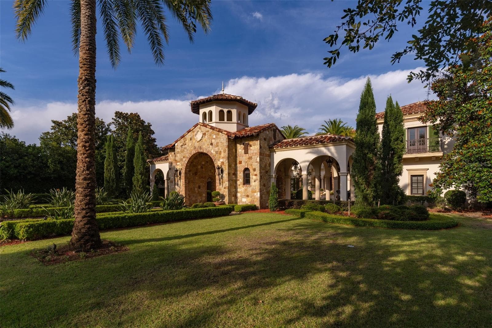 Single Family Residence at 6119 GROSVENOR SHORE DR, WINDERMERE, photo 6 of 97