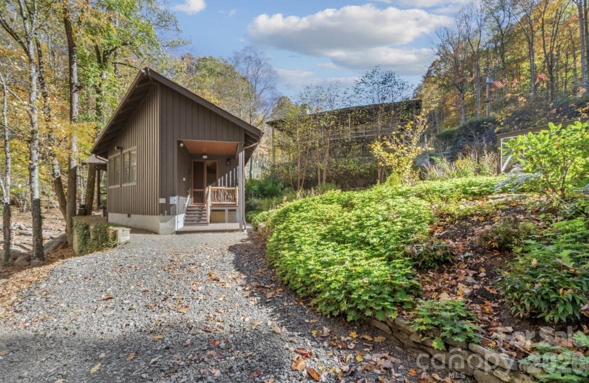 Guest house exterior - 191 N Fork Road, Burnsville