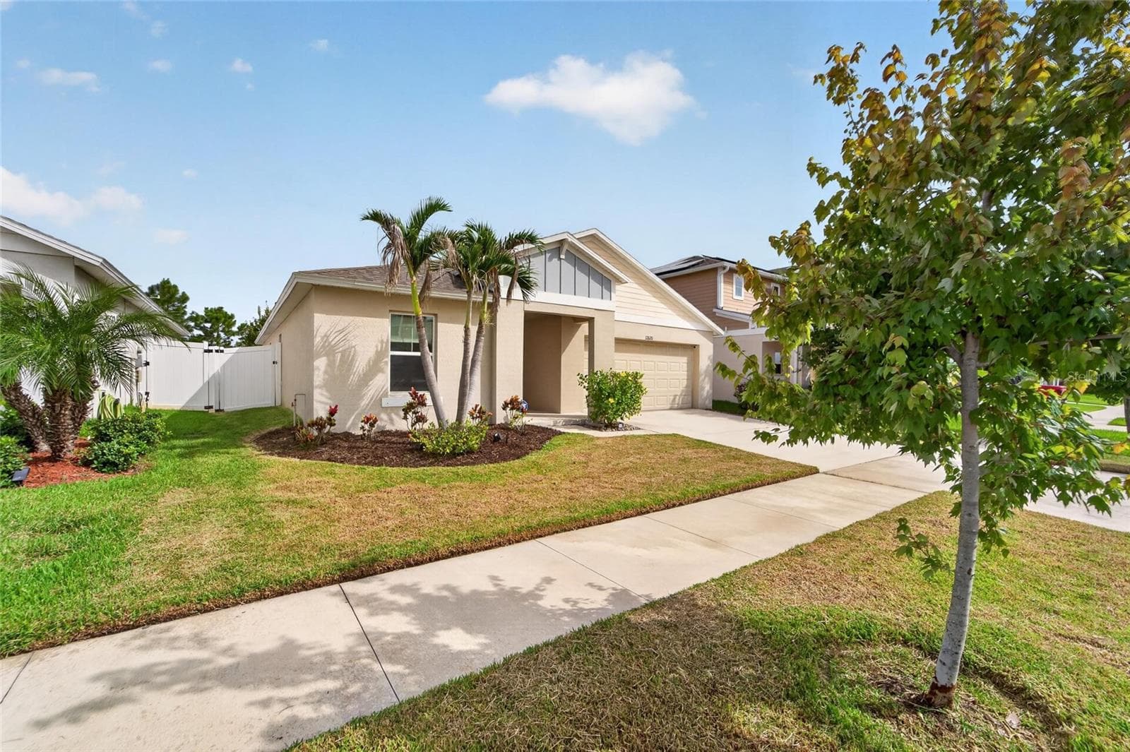 Single Family Residence at 12820 BENT TWIG DR, RIVERVIEW, photo 6 of 86