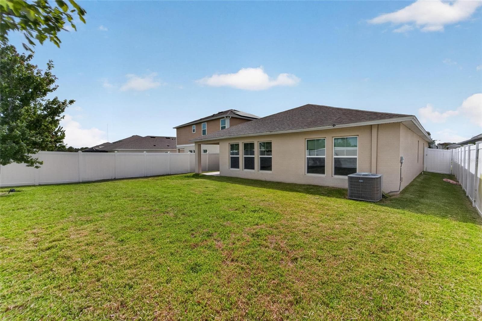 Single Family Residence at 12820 BENT TWIG DR, RIVERVIEW, photo 11 of 86