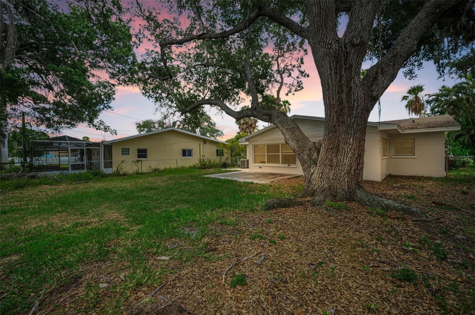 Single Family Residence at 910 SNELL ISLE BLVD NE, ST PETERSBURG, photo 19 of 29