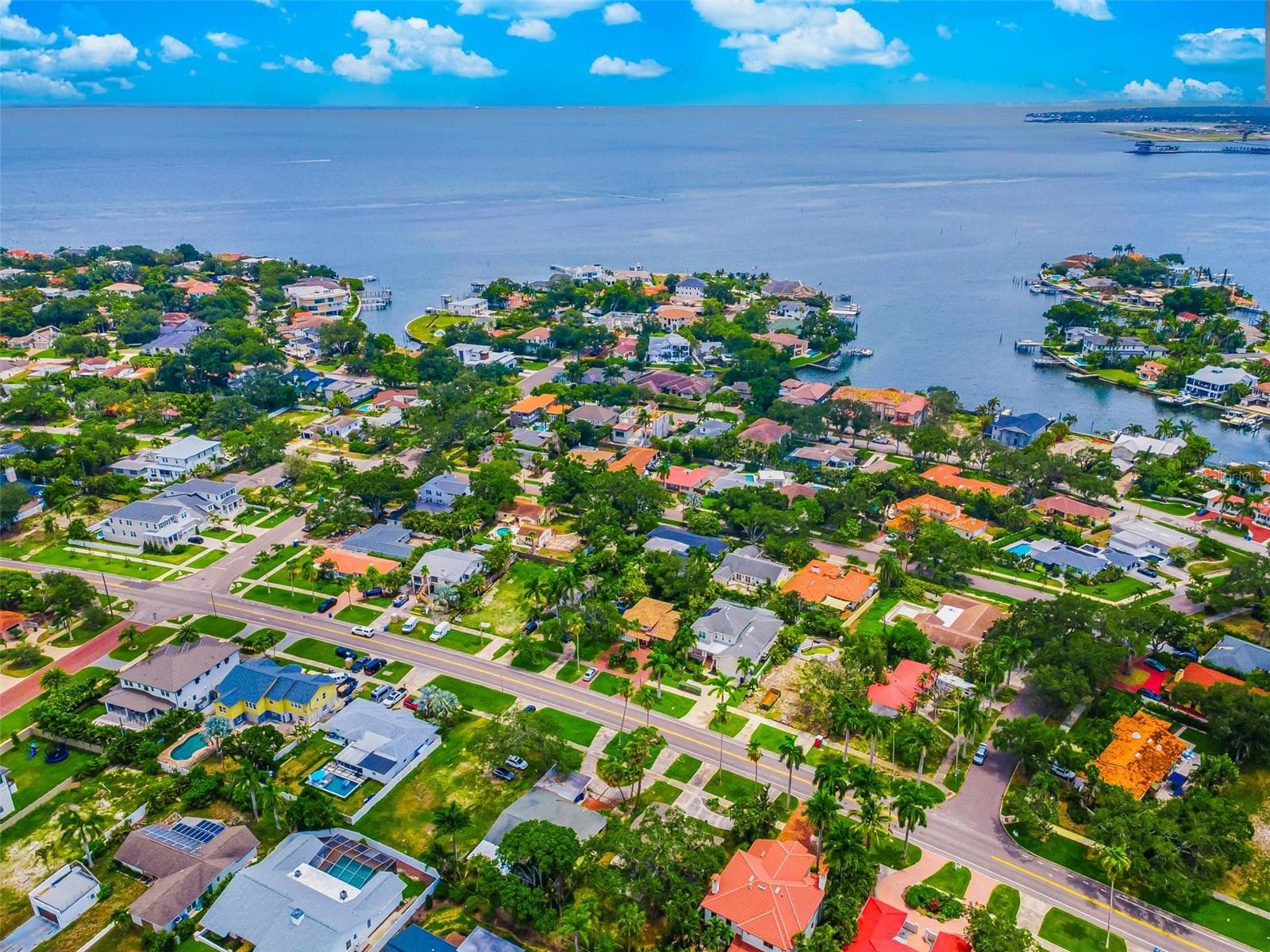 Albert Whitted private airport to your right. - 910 SNELL ISLE BLVD NE, ST PETERSBURG