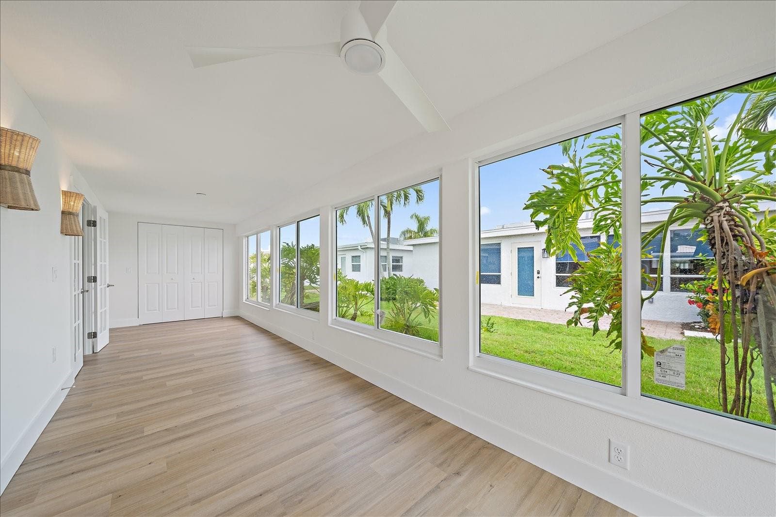 Florida Room - 683 SPANISH DR S #214, LONGBOAT KEY