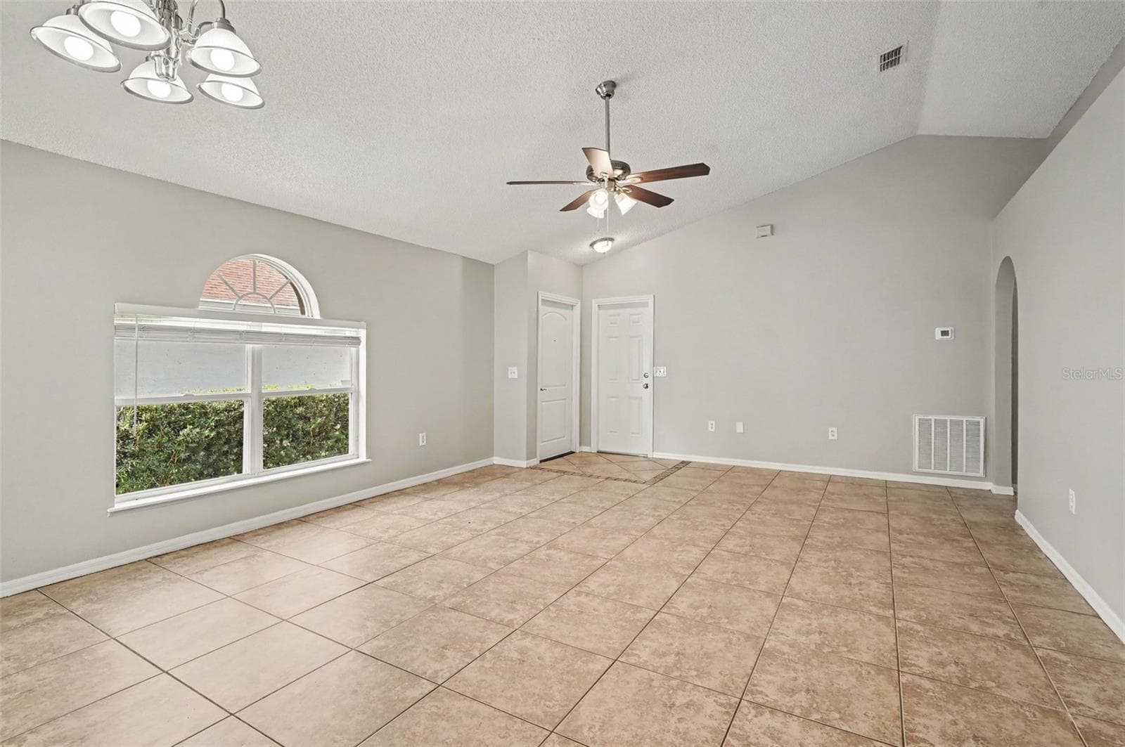 Single Family Residence at 5655 NEW CAMBRIDGE RD, ORLANDO, photo 5 of 19