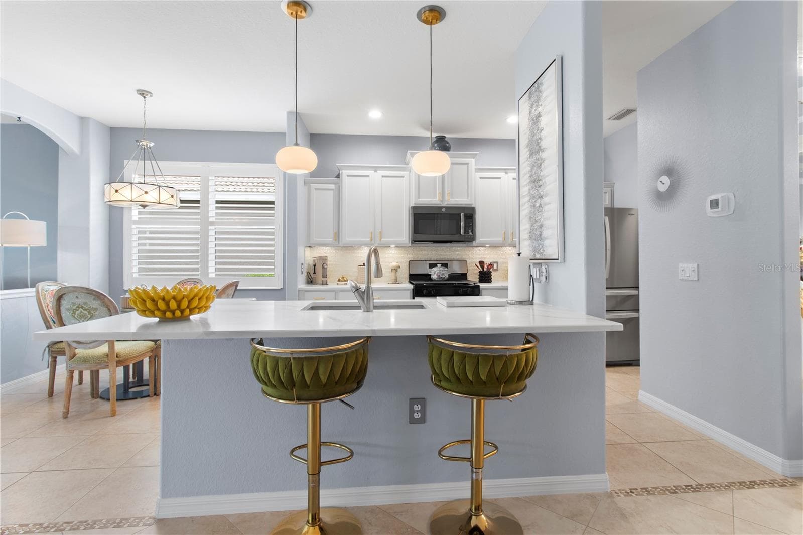 Kitchen Island  quartz counter, new range, new dishwasher - 8964 STONE HARBOUR LOOP, BRADENTON
