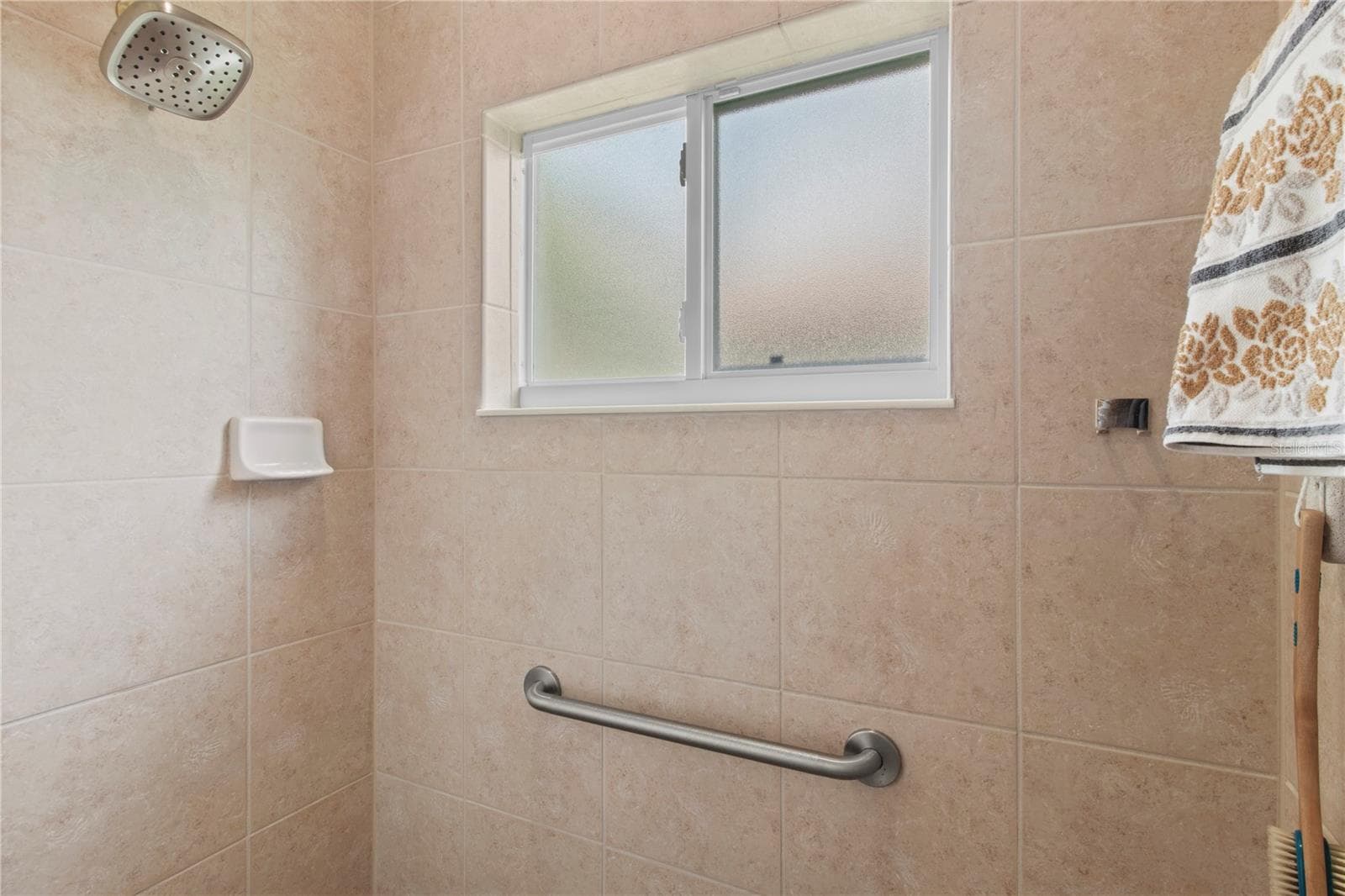 2nd bath shower-tub - 8964 STONE HARBOUR LOOP, BRADENTON