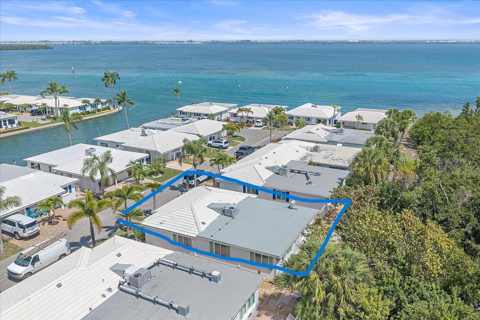Location steps from the Bay and across Street from Marina - 914 SPANISH DR S #76, LONGBOAT KEY