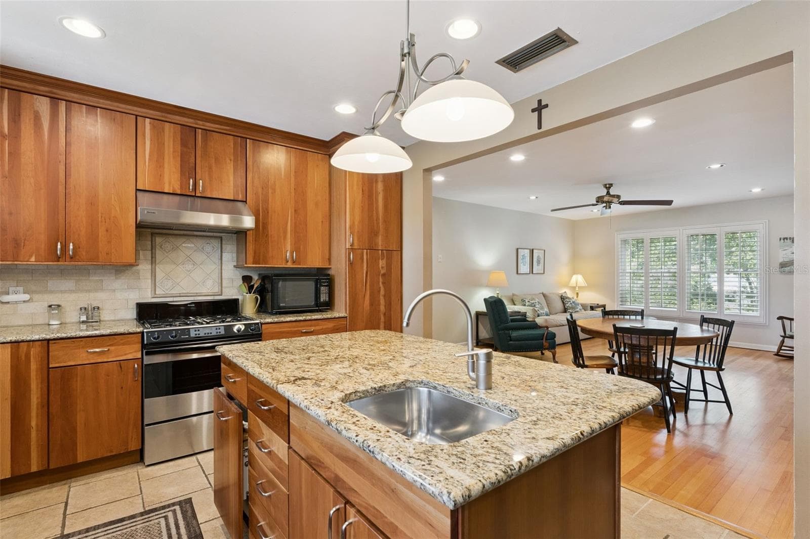 Single Family Residence at 1008 E RIDGEWOOD ST, ORLANDO, photo 4 of 63