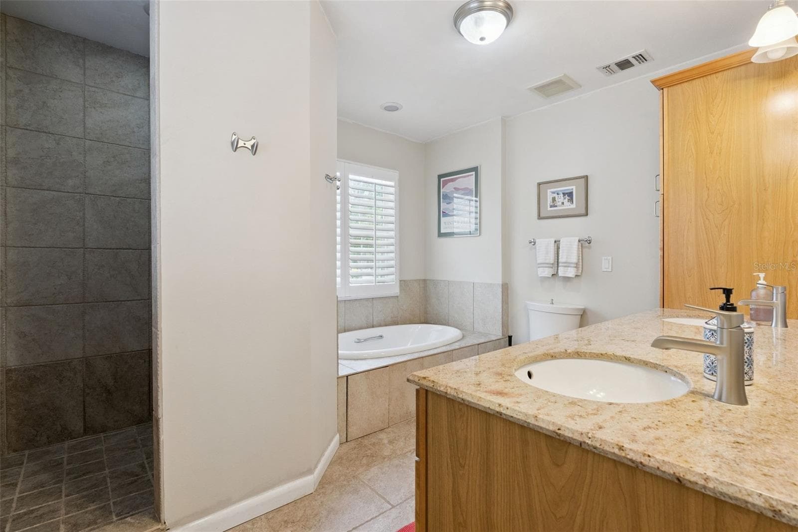 Single Family Residence at 1008 E RIDGEWOOD ST, ORLANDO, photo 16 of 63