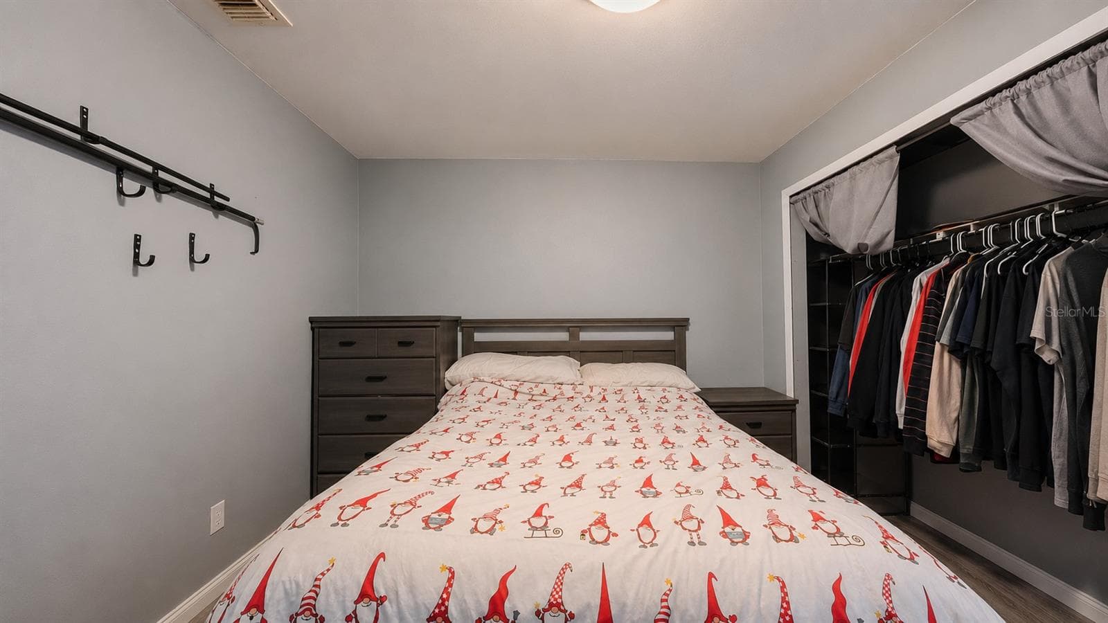 Secondary bedroom, view toward closet - 257 CLEMENS CT, ORLANDO
