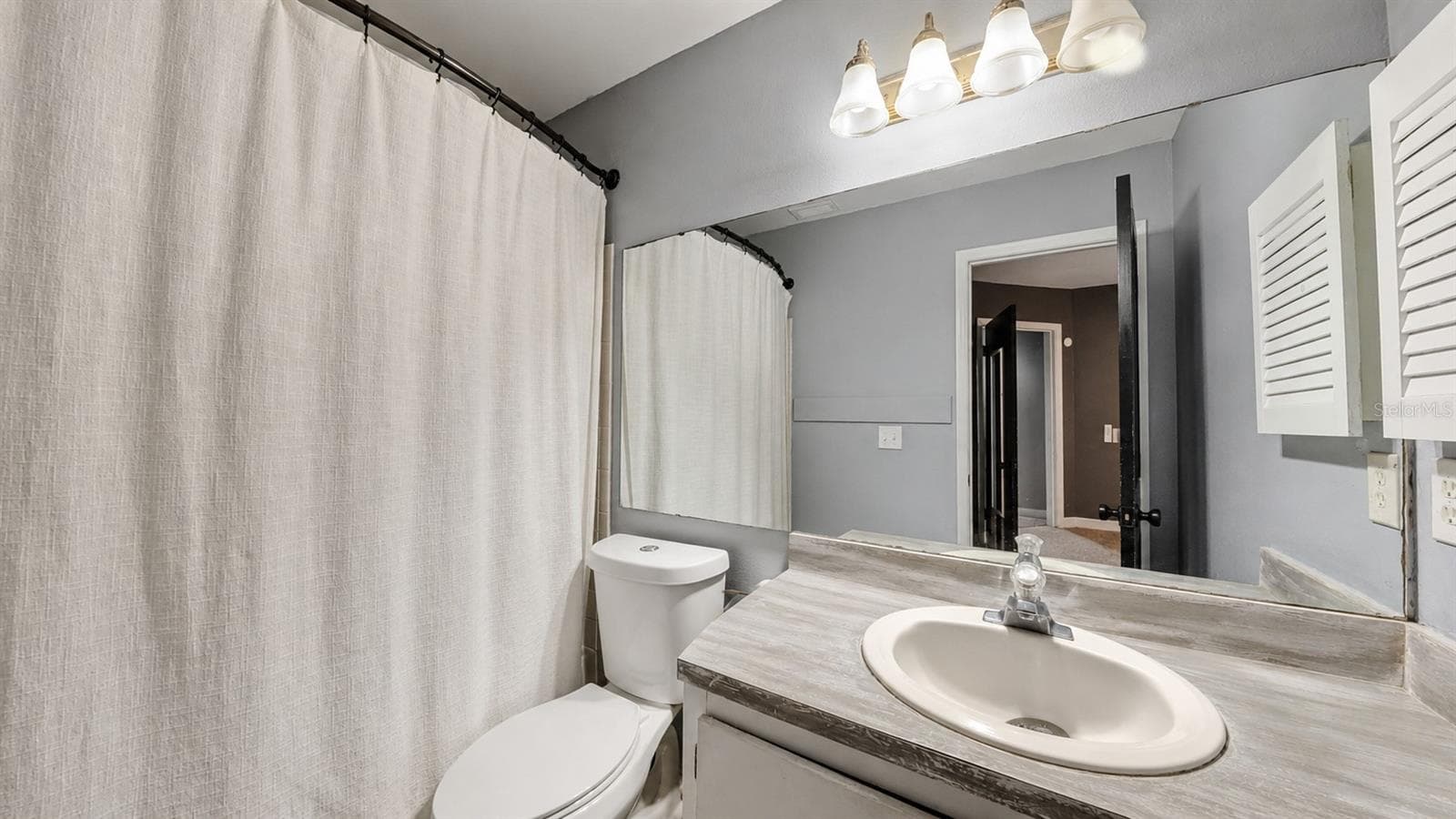 Full bathroom with tub/shower combo - 257 CLEMENS CT, ORLANDO