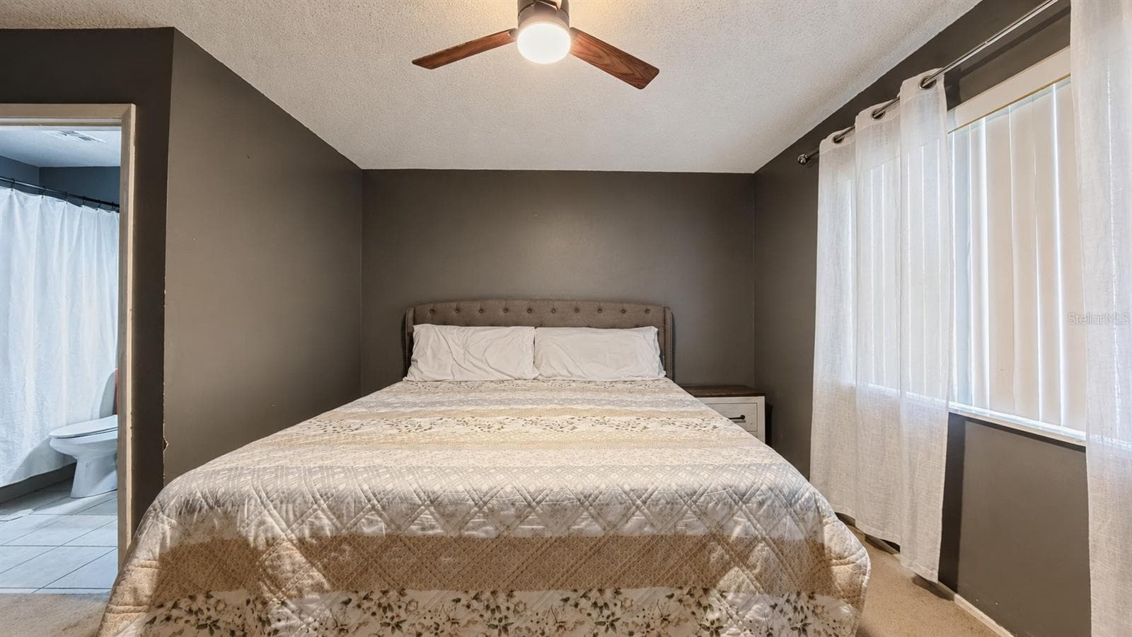 Primary bedroom with ceiling fan - 257 CLEMENS CT, ORLANDO