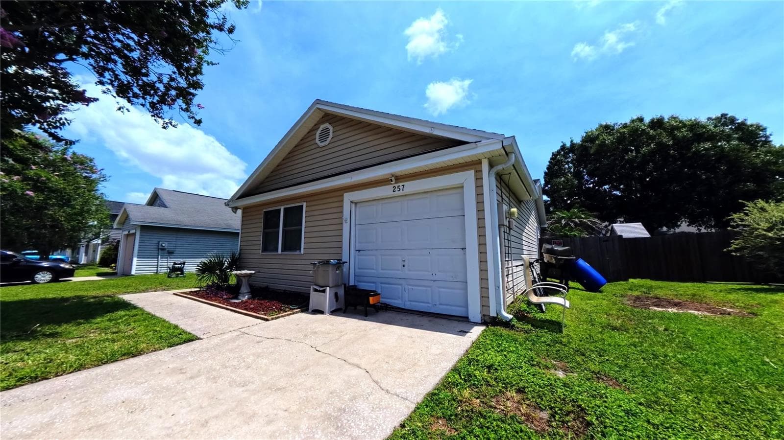 Front elevation showing covered entry and concrete driveway - 257 CLEMENS CT, ORLANDO