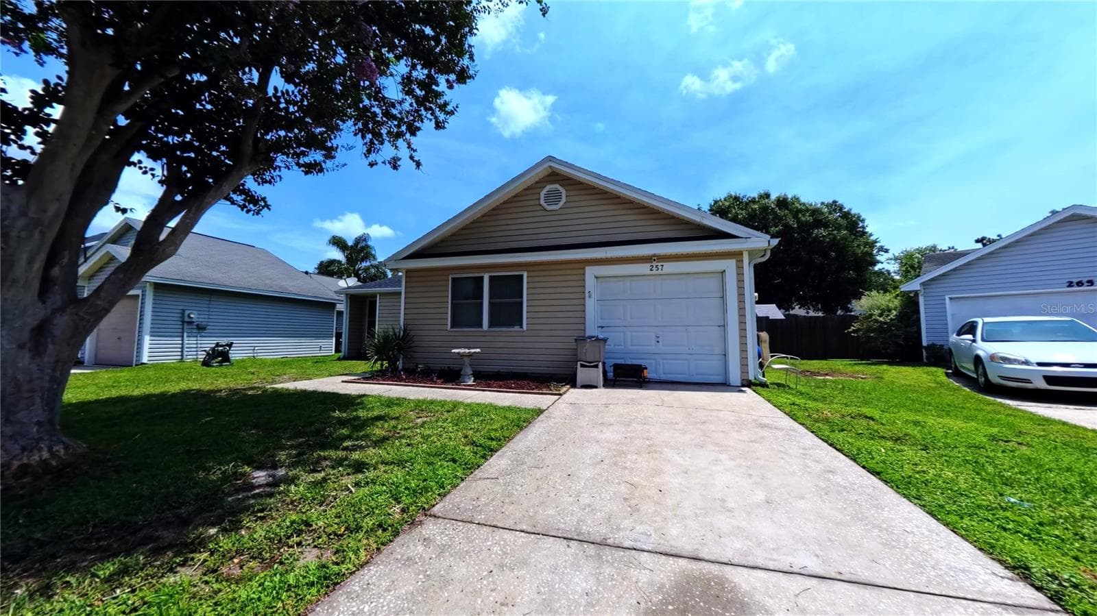 Front exterior, additional angle showing full facade - 257 CLEMENS CT, ORLANDO